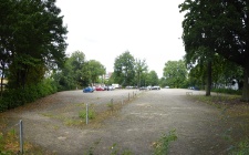 Der Parkplatz des Informatikums in Stellingen vor dem Umbau zum Flüchtlingslager.