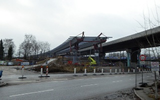 Das südliche Ende des neuen Unterbaus der Langenfelder Brücke.