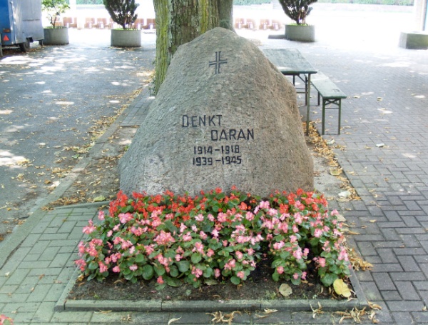 Gedenkstein zum Gedenken an die Opfer der Weltkriege