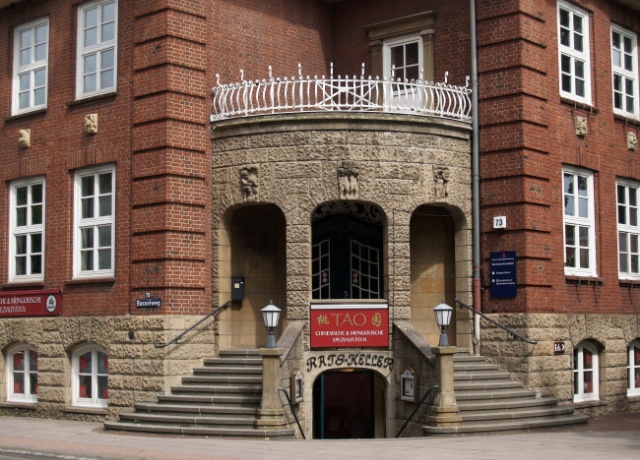 Rathaus Stellingen der Haupteingang mit den zwei Freitreppen